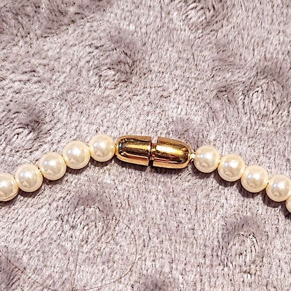 Vintage 1988 Avon Faux Pearl Beaded Necklace & Earrings Set - Picture 7 of 9